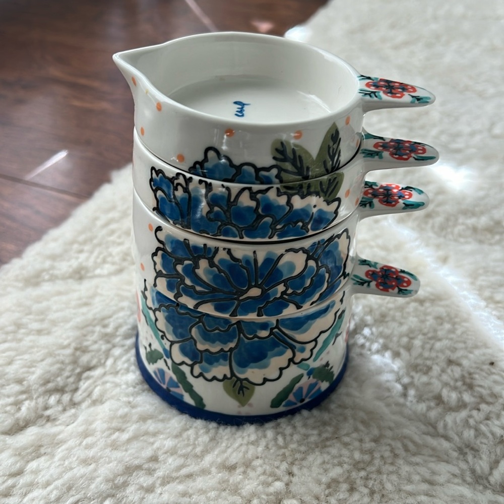 Anthropologie stacking measuring cups